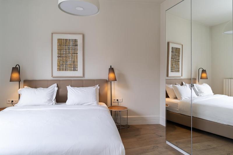 One-Bedroom Comfort Apartment with Kitchenette image 1