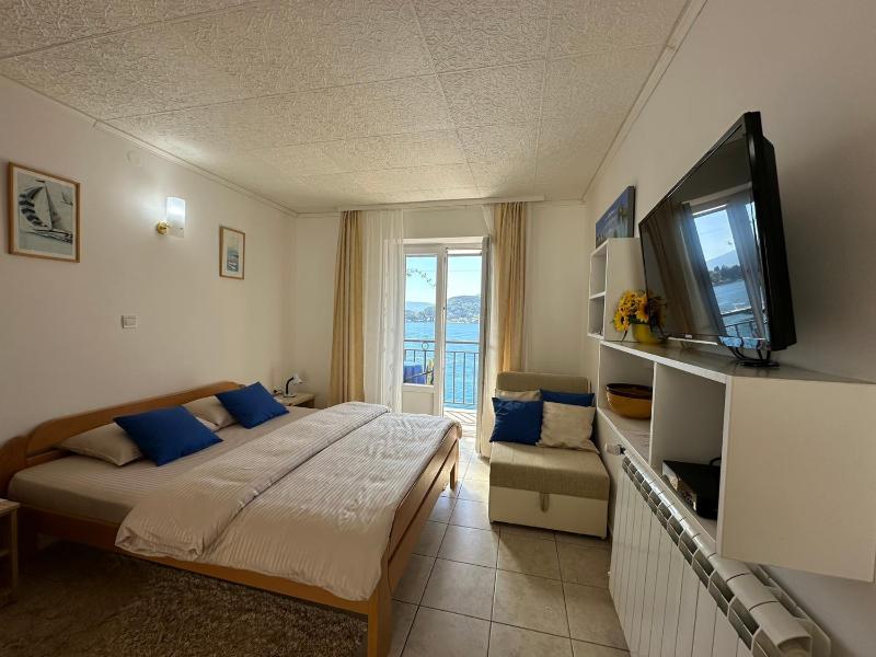 Studio Apartment with Balcony and Sea View (2 Adults) image 3