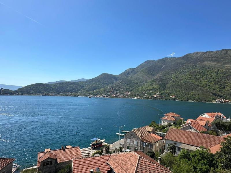 Studio Apartment with Balcony and Sea View image 2