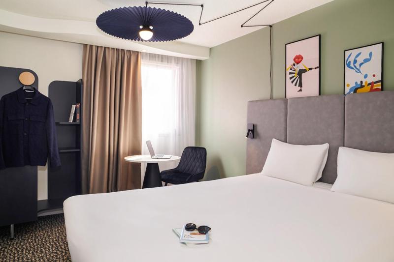 Standard Double Room image 3