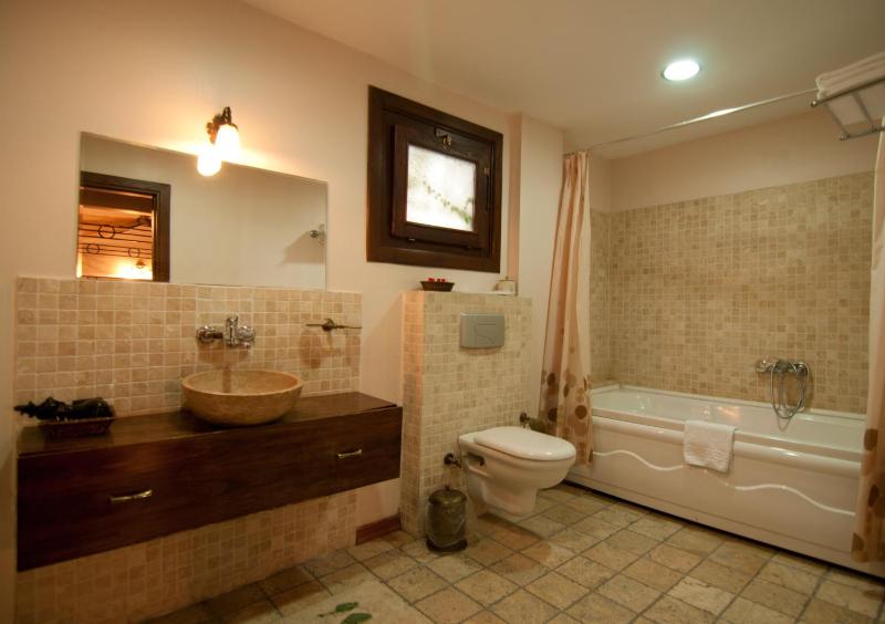 Junior Suite with Balcony image 3