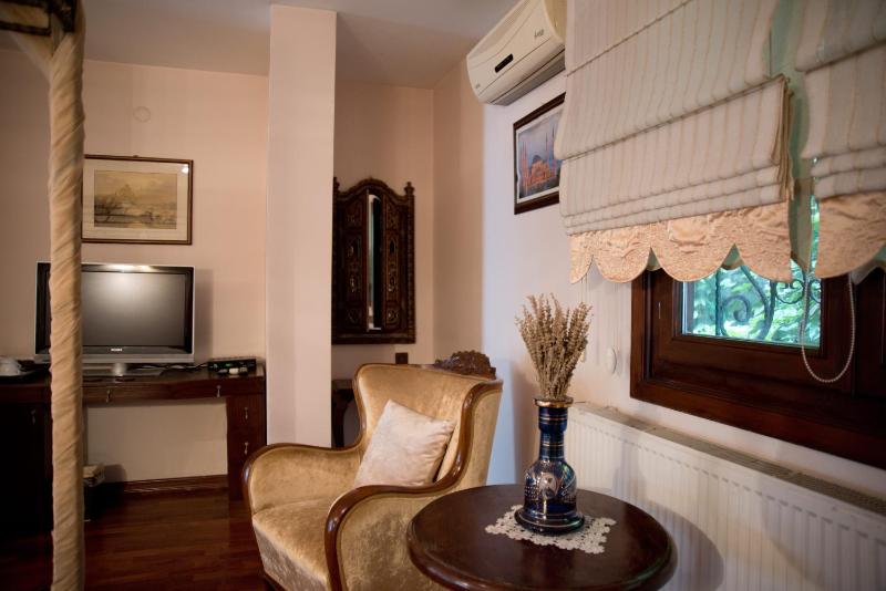 Junior Suite with Balcony image 4