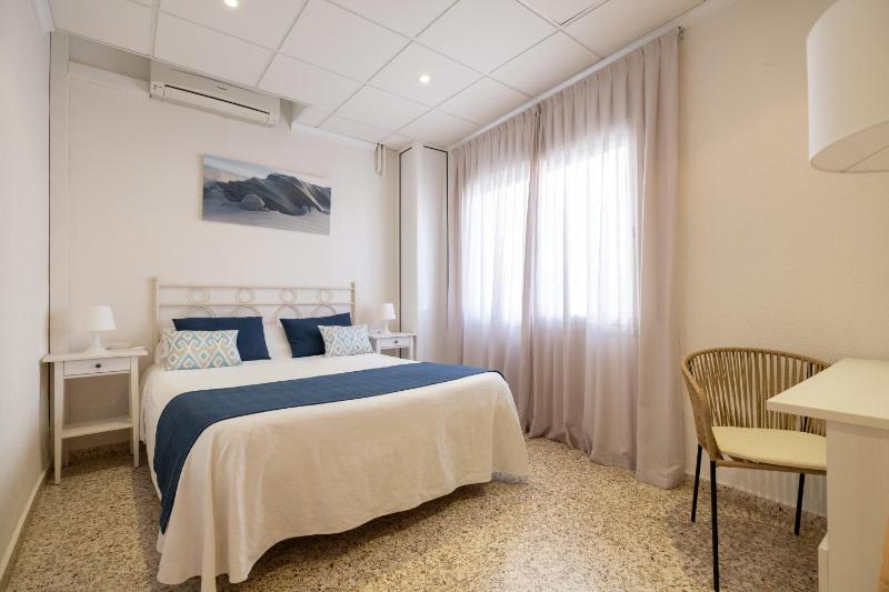 Double or Twin Room image 4