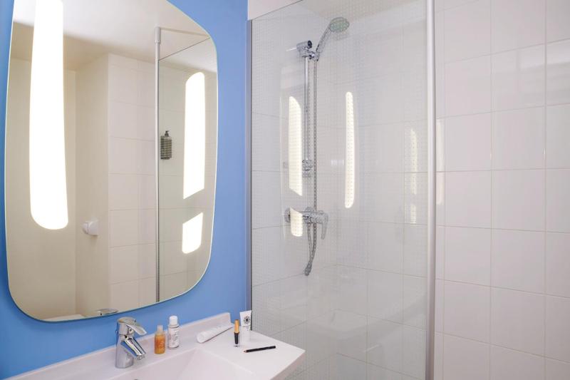 Standard Double Room image 2