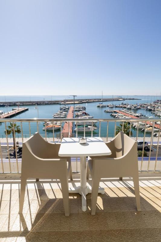 Double or Twin Room with Sea View image 4