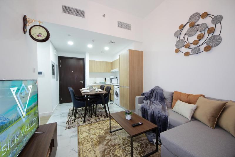 Silk Valley - Cozy 1BR near Yas Island AUH Airport - image 6