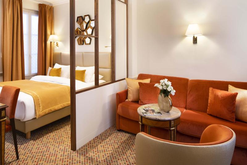 Deluxe Quadruple Room image 4