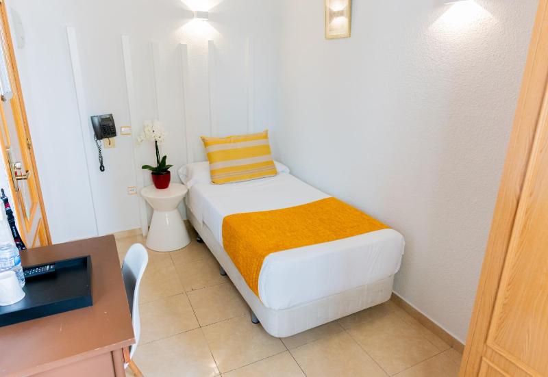 Single Room with Private Bathroom image 1