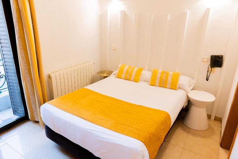 Double Room with Private Bathroom image 1