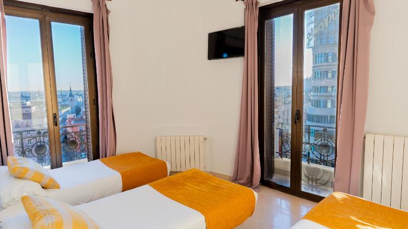 Basic Triple Room image 1