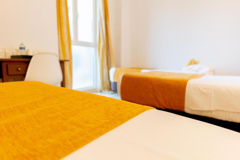 Basic Triple Room image 3