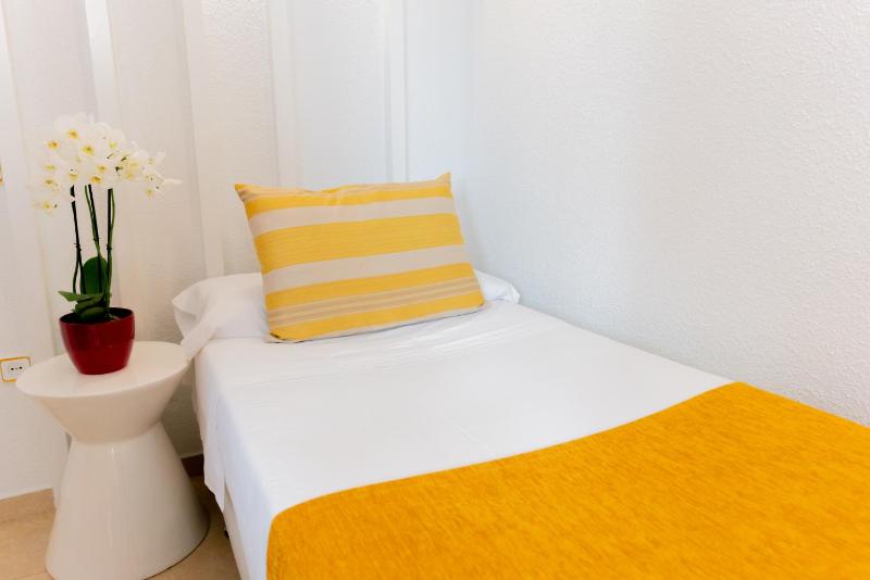 Single Room with Private Bathroom image 4