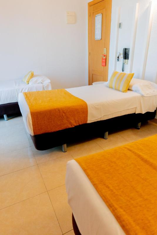 Basic Triple Room image 4