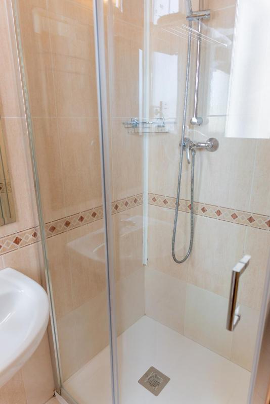 Double Room with Private Bathroom image 2
