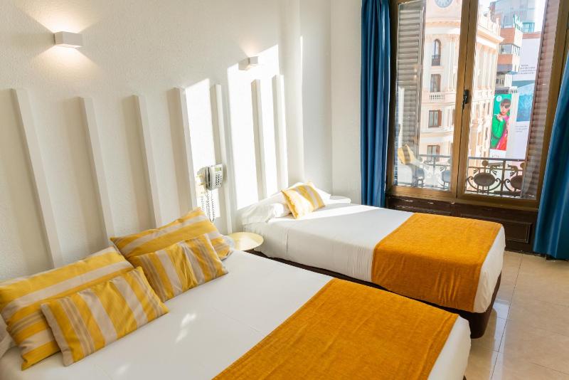Basic Triple Room image 2