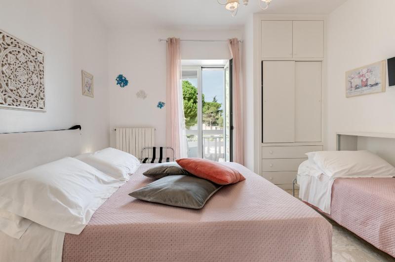 Superior Triple Room image 4