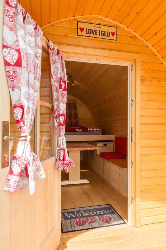 Love Pod with Shared Bathroom image 2