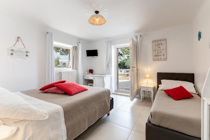 Standard Quadruple Room image 1