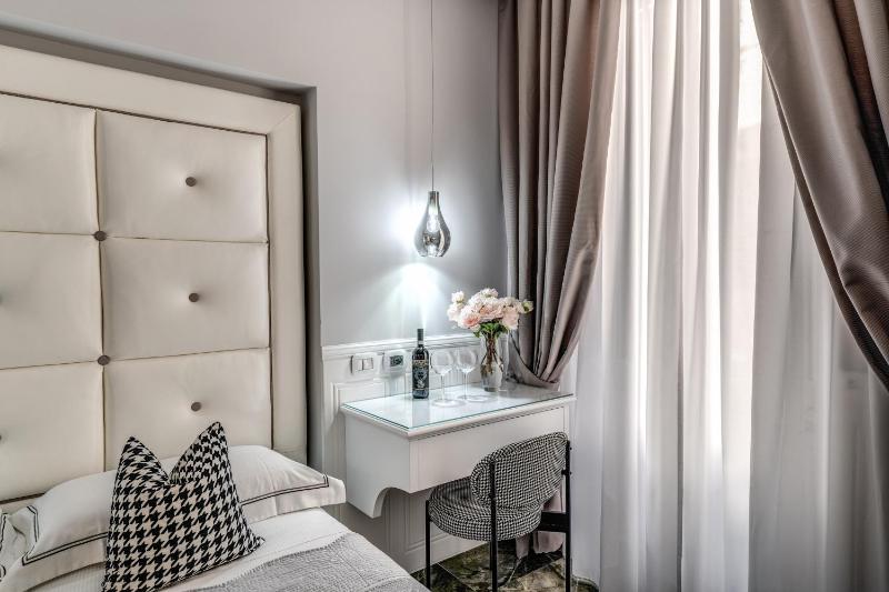 Superior Double Room image 3