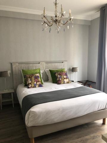 Comfort Double Room with Side Terrace image 4
