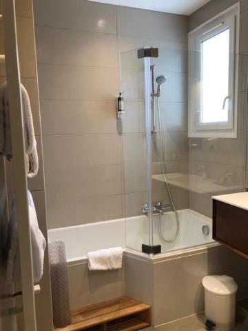 Comfort Double Room with Side Terrace image 3