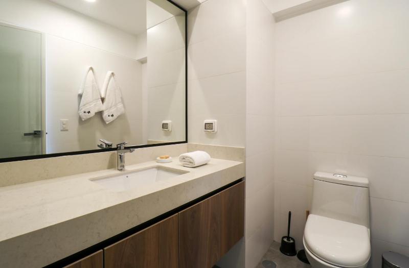 Alameda Suites in Miraflores by Wynwood House - image 9