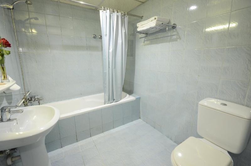 Standard Double or Twin Room image 4
