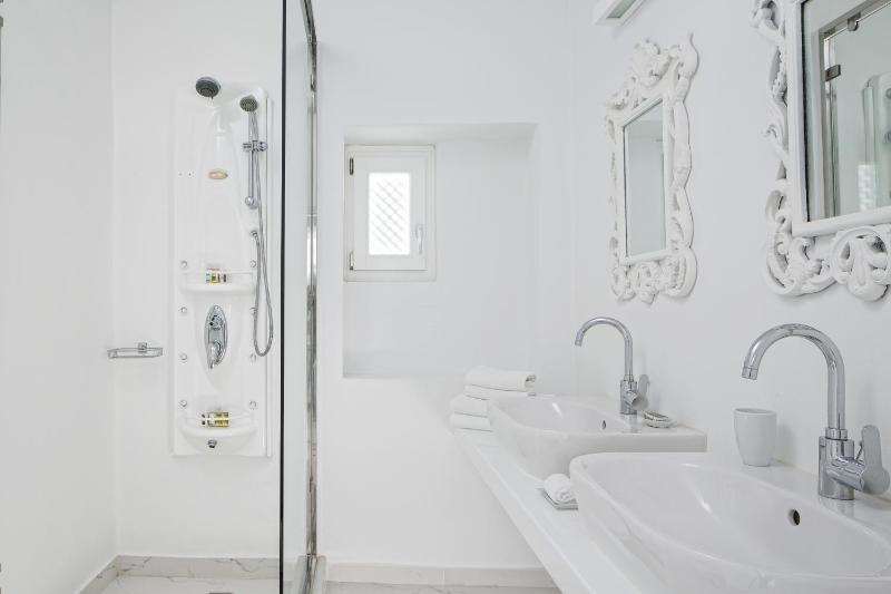 Two-Bedroom Suite image 4