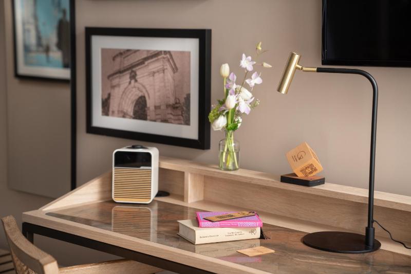 Family Room image 3