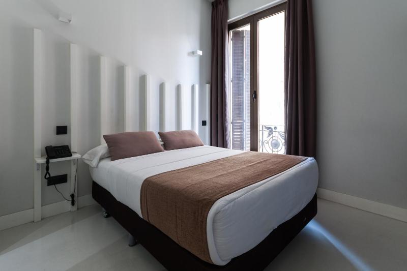 Double Room with Private Bathroom image 1