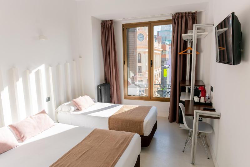 Basic Triple Room image 1