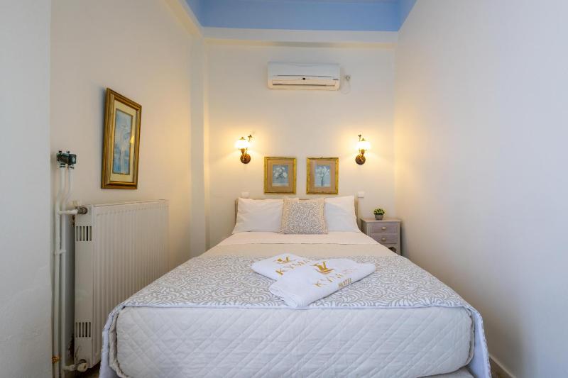 Large Single Room image 1