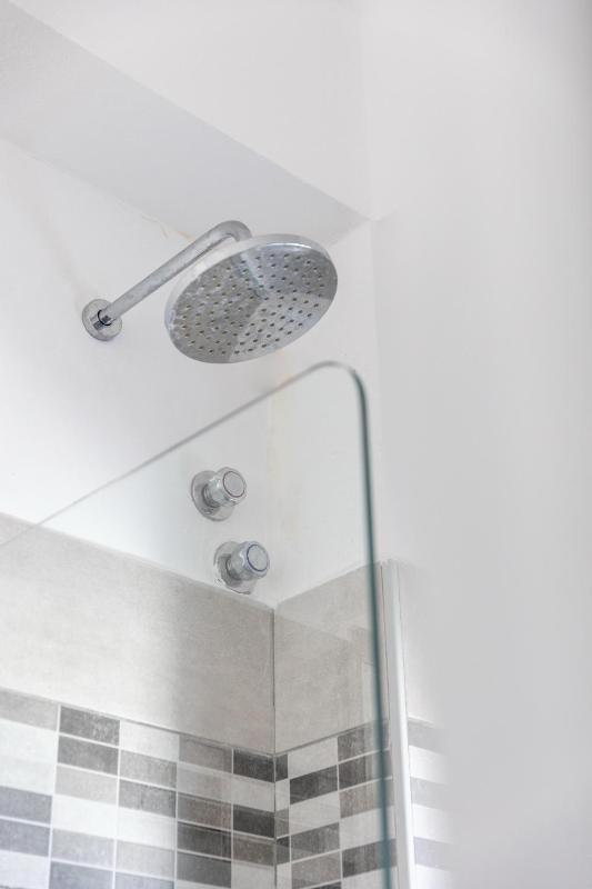 Large Single Room image 2