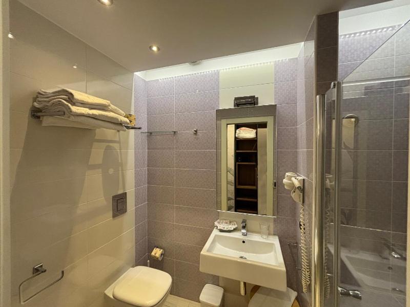 Standard Quadruple Room image 4