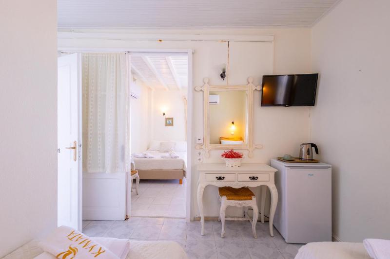 Quadruple Room with Sea View image 1