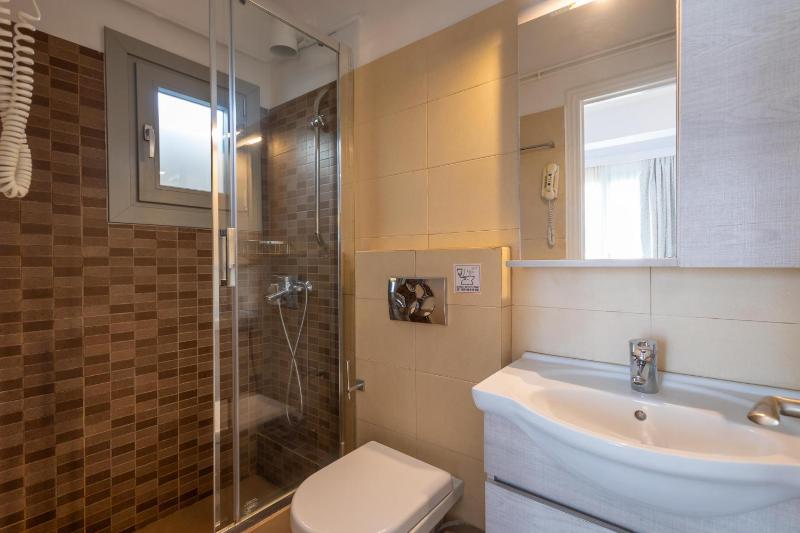 Economy Double or Twin Room image 3