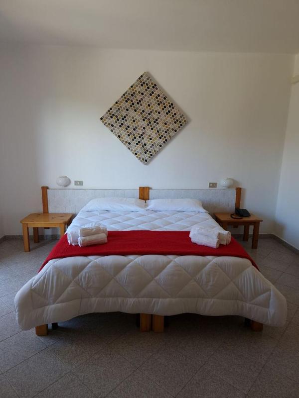 Double Room with Balcony image 3