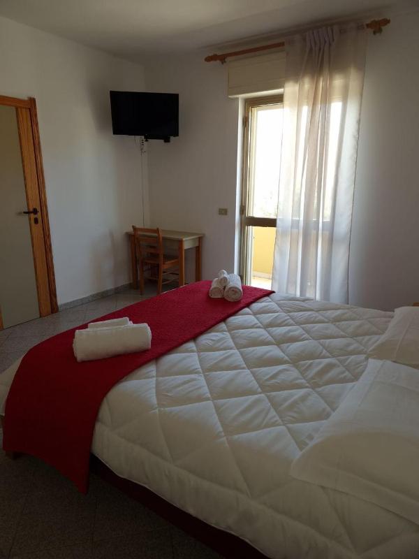 Double Room with Balcony image 1
