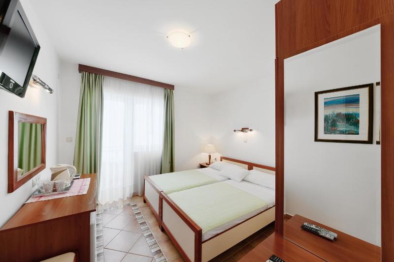 Classic Double or Twin Room image 2