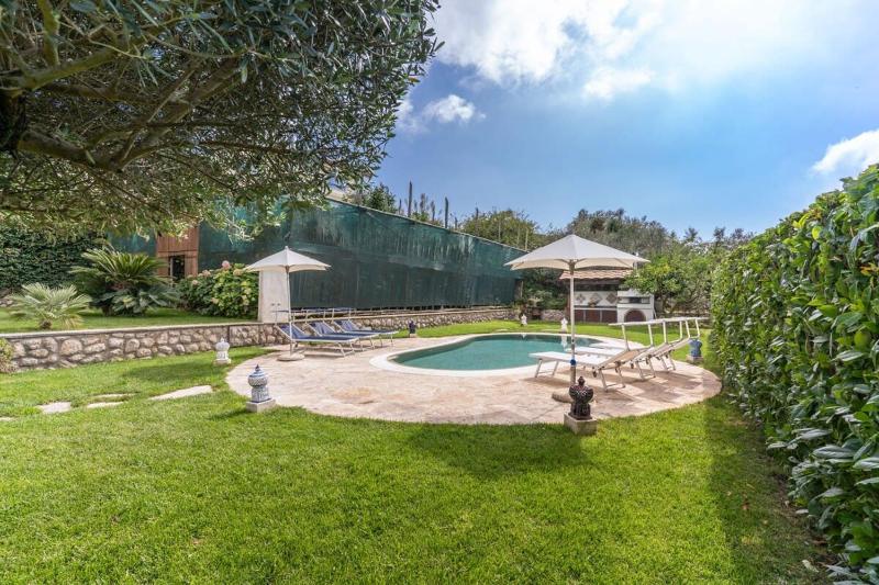 Villa Mimosa Rustic Elegance Views & Pool - image 15