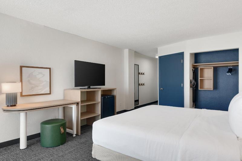 King Room image 3