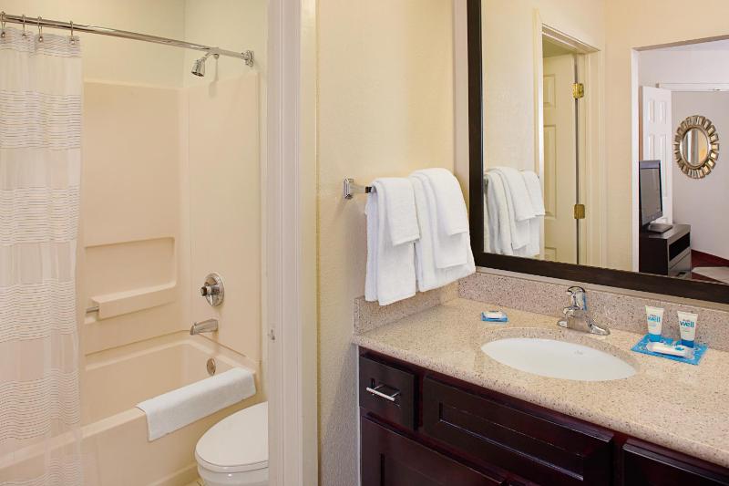 One-Bedroom Queen Suite with Accessible Tub - Disability Access image 2