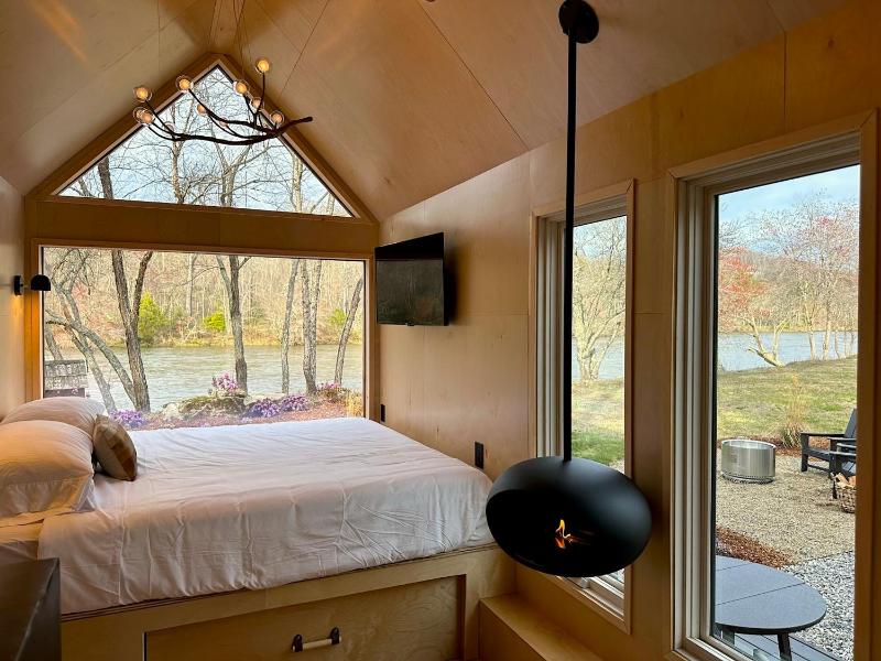 Looking Glass Cabin image 3