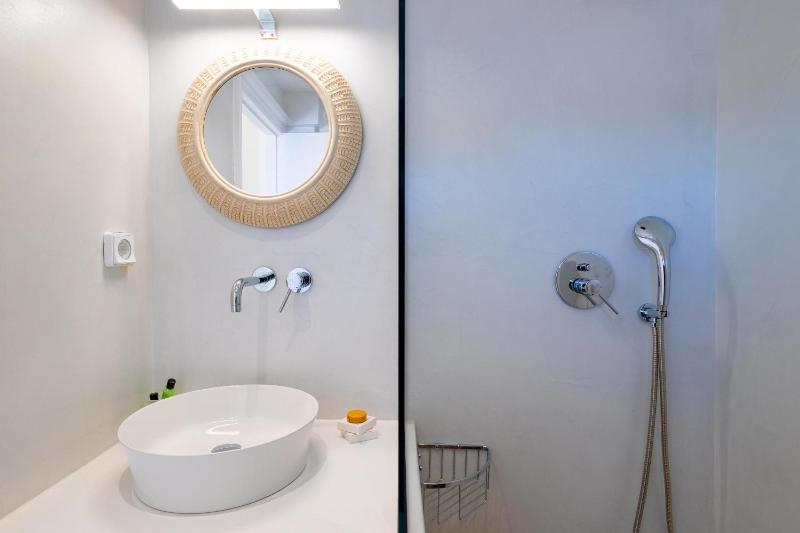 Suite with Sea View image 3