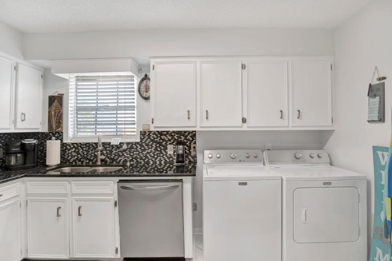Southern Island Charm - image 14