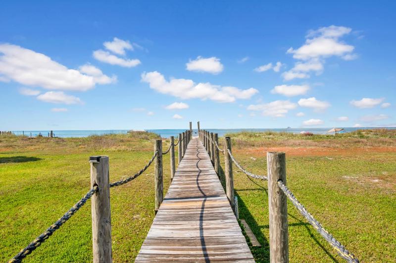 Southern Island Charm - image 23