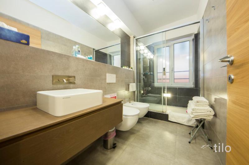 Deluxe Room image 2