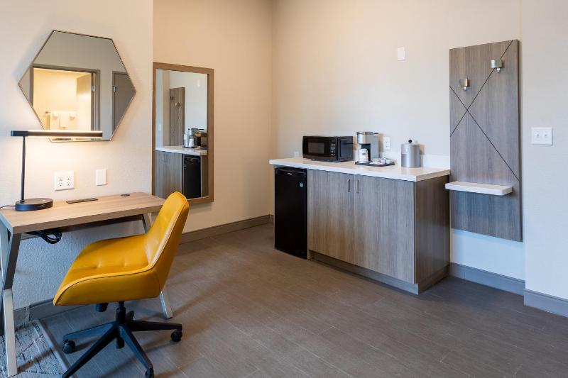 One-Bedroom Queen Suite -Non-Smoking image 2