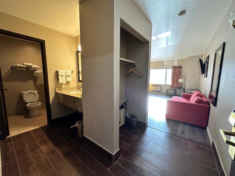 Standard Queen Room with Two Queen Beds image 3