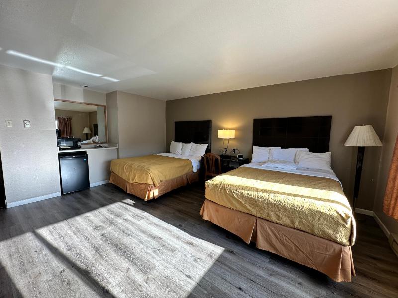Standard Queen Room with Two Queen Beds image 2